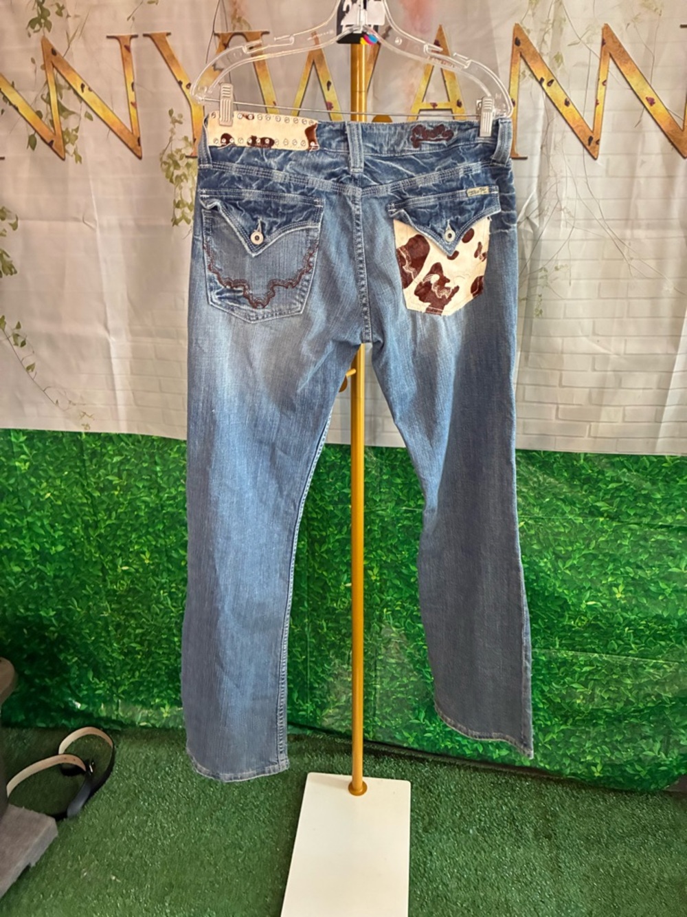 #220 Miss Me Cowhide Pocket Jeans Size 31